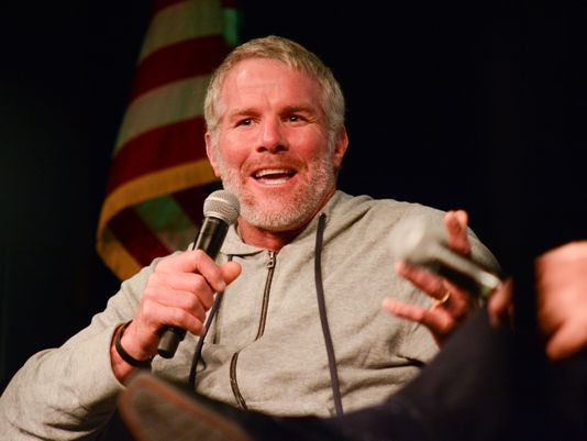 635841532503861221-151126-pg-cherrystarr-bartstarrjr-brettfavre-rawhidechalktalk-0323-lr